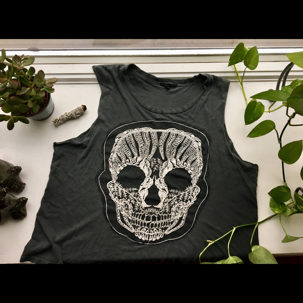 Urban outfitters skull tee